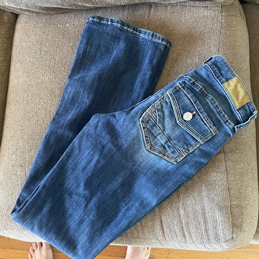 Super cute bootcut Daytrip jeans from The Buckle 28 extra long.